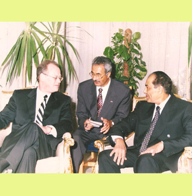 Defense Minister Rudolf Scharping visiting Cairo